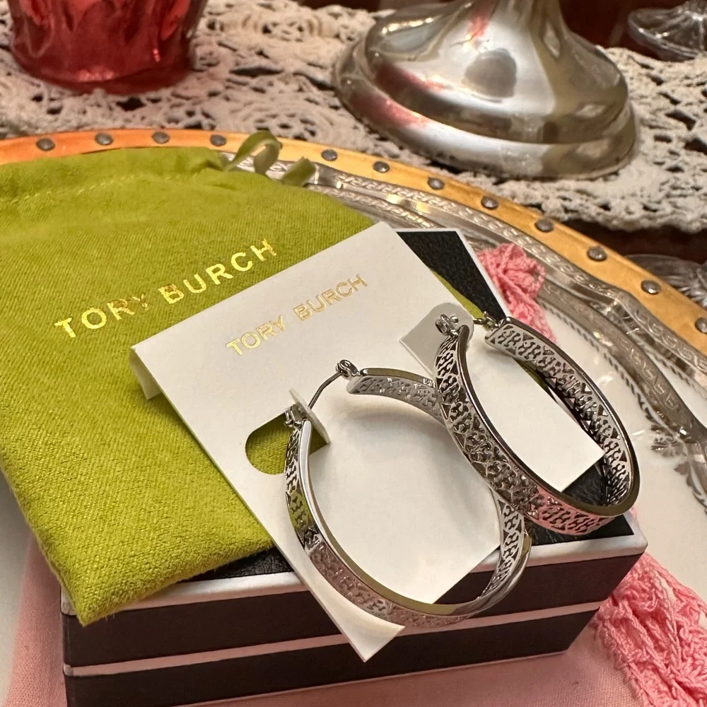 Tory Burch Large Silver Kinsley Hoop Earrings NWT‎